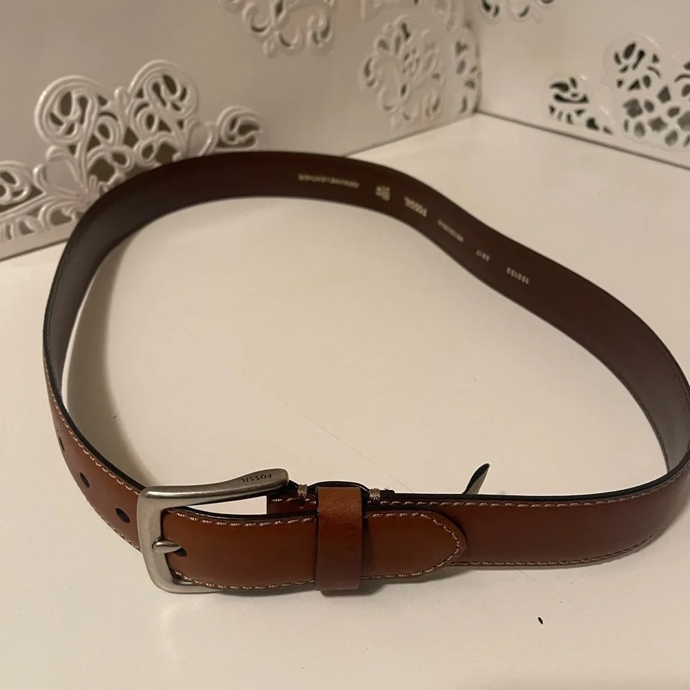 Fossil large-size leather belt in great new condition